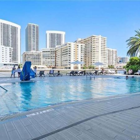 Luxury Condo Steps From Beach Hallandale Beach Exteriör bild