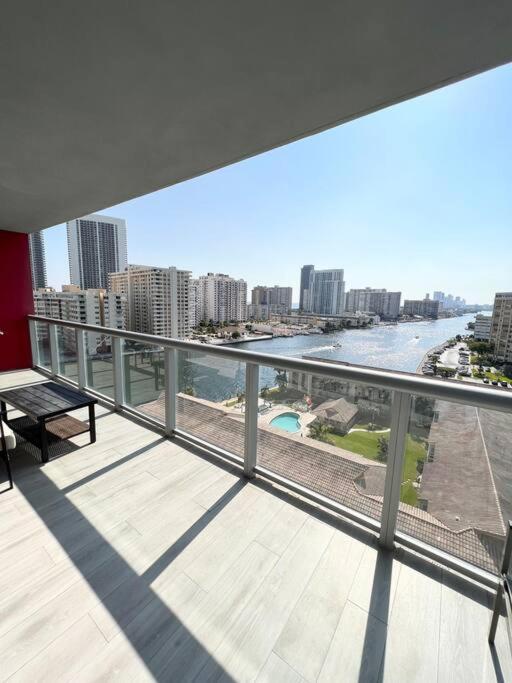 Luxury Condo Steps From Beach Hallandale Beach Exteriör bild