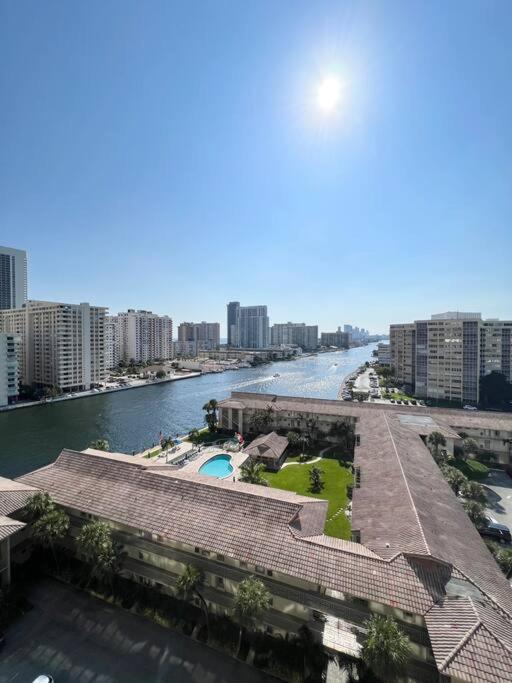 Luxury Condo Steps From Beach Hallandale Beach Exteriör bild